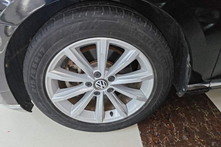 Used Volkswagen Magotan 2019 330TSI DSG Leading Model China VI Standard Left Front Wheel Hub