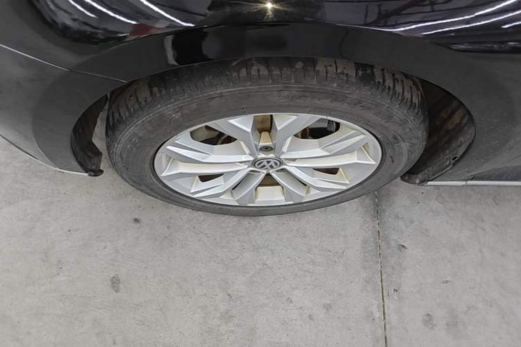 Used Volkswagen Magotan 2019 330TSI DSG Luxury Version China VI Standard Left Front Wheel Hub