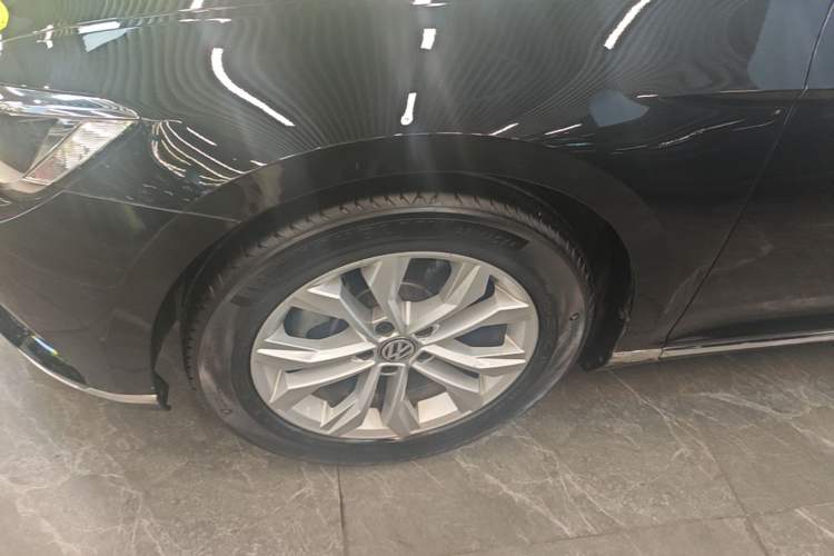 Used Volkswagen Magotan 2019 330TSI DSG Luxury Version China VI Standard Left Front Wheel Hub