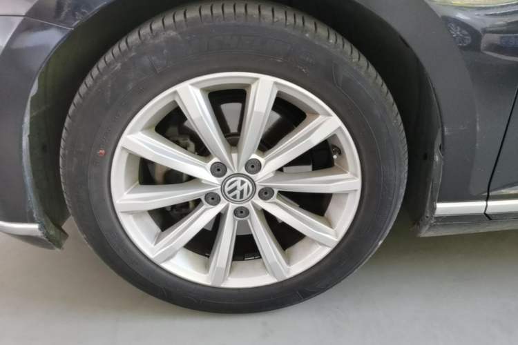 Used Volkswagen Magotan 2019 330TSI DSG Leading Model China VI Standard Left Front Wheel Hub