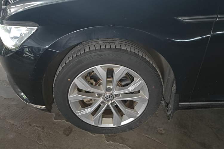 Used Volkswagen Magotan 2019 330TSI DSG Luxury Model China V Standard Left Front Wheel Hub