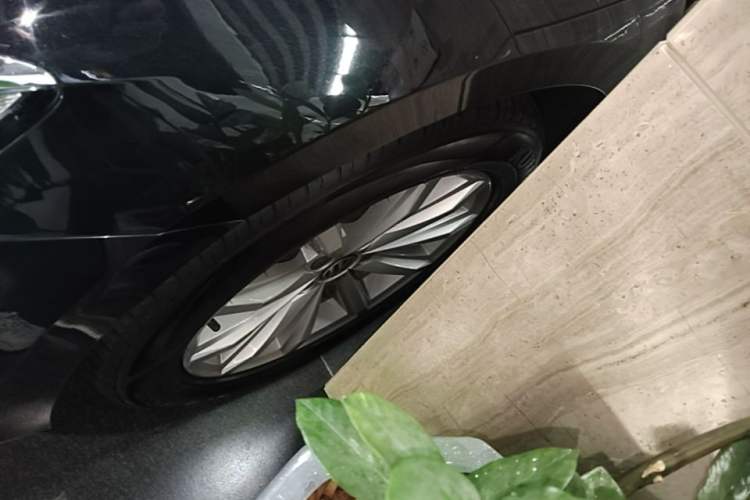 Used Volkswagen Magotan 2019 330TSI DSG Leading Model China VI Standard Left Front Wheel Hub