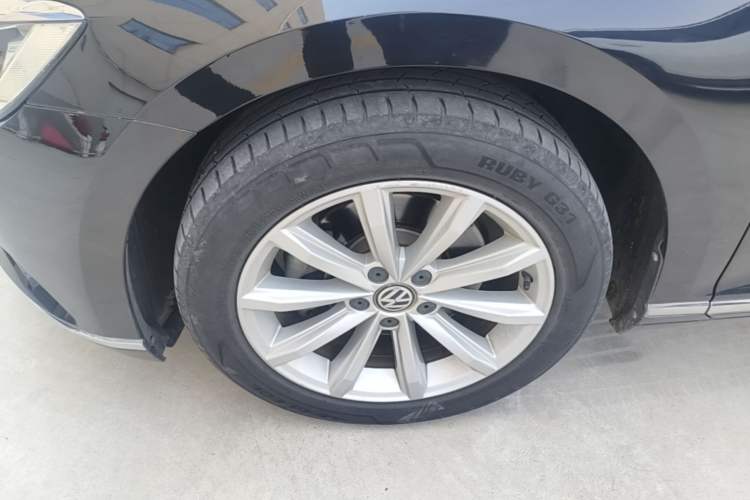 Used Volkswagen Magotan 2019 330TSI DSG Leading Edition China V Standard Left Front Wheel Hub