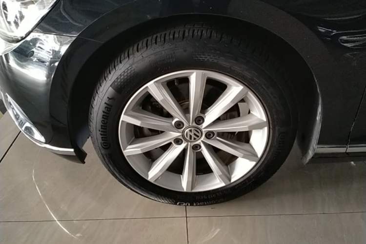 Used Volkswagen Magotan 2019 330TSI DSG Leading Model China VI Standard Left Front Wheel Hub