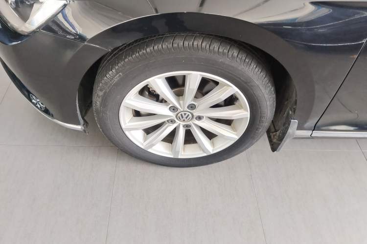 Used Volkswagen Magotan 2019 330TSI DSG Leading Edition China V Standard Left Front Wheel Hub