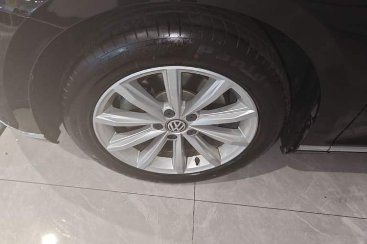Used Volkswagen Magotan 2019 330TSI DSG Leading Model China VI Standard Left Front Wheel Hub