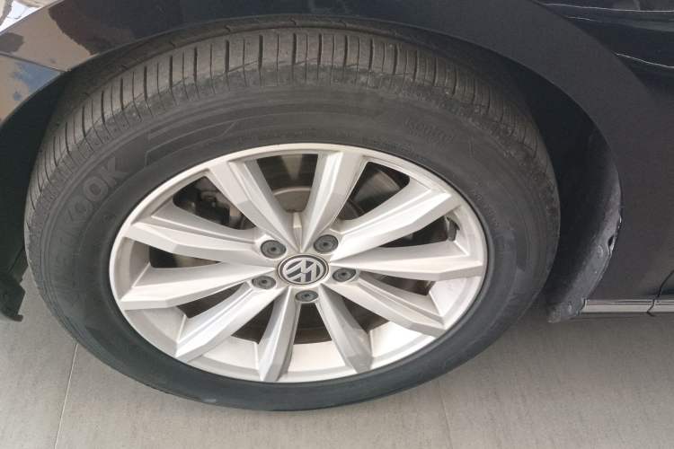 Used Volkswagen Magotan 2019 330TSI DSG Leading Model China VI Standard Left Front Wheel Hub