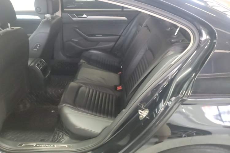 Used Volkswagen Magotan 2019 330TSI DSG Leading Edition China V Standard Left Rear Seat