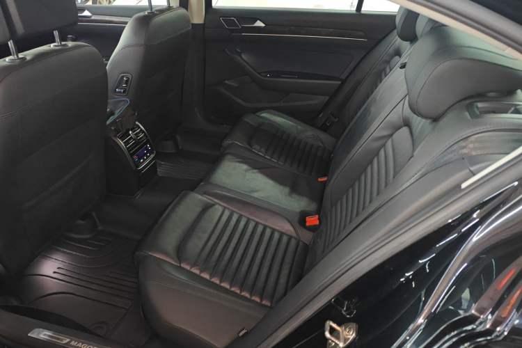Used Volkswagen Magotan 2019 330TSI DSG Luxury Version China VI Standard Left Rear Seat