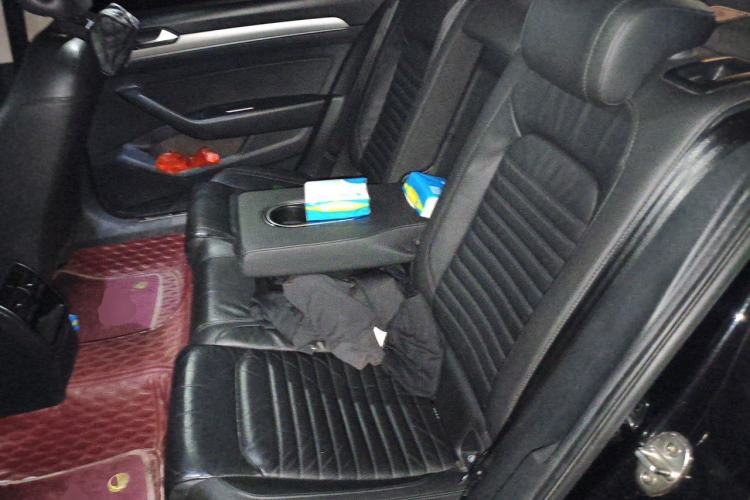 Used Volkswagen Magotan 2019 280TSI DSG Comfort Model China VI Standard Left Rear Seat