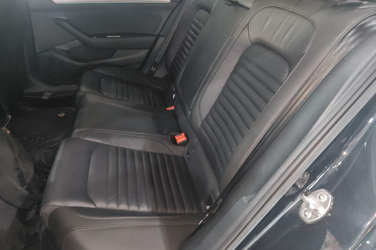 Used Volkswagen Magotan 2019 280TSI DSG Leading Model China VI Standard Left Rear Seat