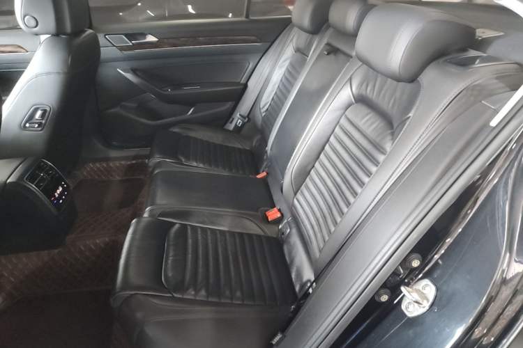 Used Volkswagen Magotan 2019 330TSI DSG Luxury Model China V Standard Left Rear Seat