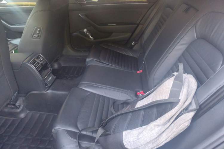 Used Volkswagen Magotan 2019 330TSI DSG Leading Model China VI Standard Left Rear Seat