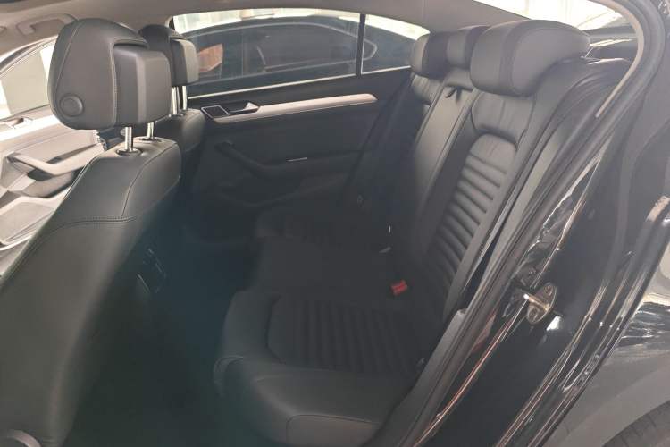 Used Volkswagen Magotan 2019 330TSI DSG Leading Edition China V Standard Left Rear Seat