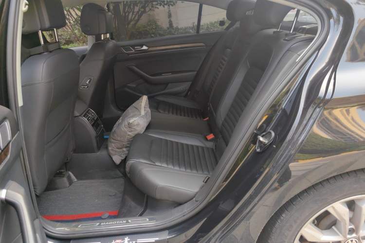 Used Volkswagen Magotan 2019 330TSI DSG Luxury Version China VI Standard Left Rear Seat