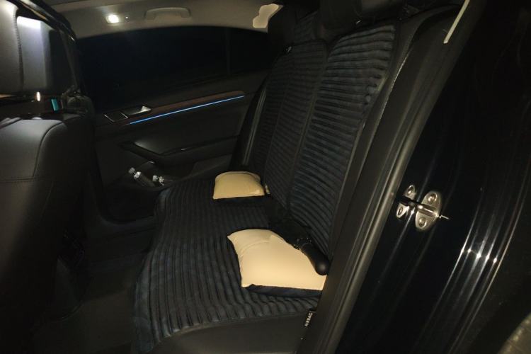 Used Volkswagen Magotan 2019 330TSI DSG Luxury Model China V Standard Left Rear Seat