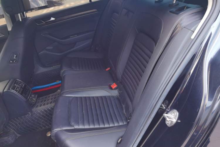 Used Volkswagen Magotan 2019 330TSI DSG Luxury Version China VI Standard Left Rear Seat