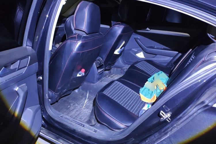 Used Volkswagen Magotan 2019 280TSI DSG Comfort Model China V Standard Left Rear Seat
