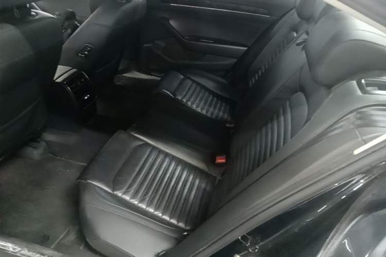 Used Volkswagen Magotan 2019 330TSI DSG Luxury Model China V Standard Left Rear Seat