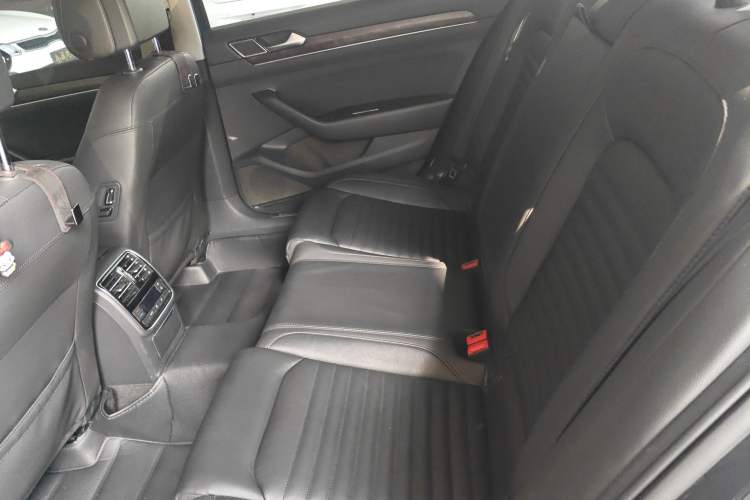 Used Volkswagen Magotan 2019 330TSI DSG Luxury Version China VI Standard Left Rear Seat