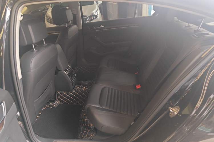 Used Volkswagen Magotan 2019 330TSI DSG Luxury Model China V Standard Left Rear Seat