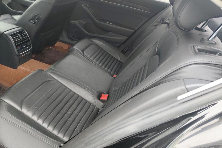 Used Volkswagen Magotan 2019 380TSI DSG Luxury Model China V Standard Left Rear Seat