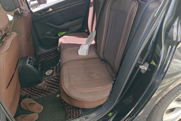 Used Volkswagen Magotan 2019 330TSI DSG Luxury Version China VI Standard Left Rear Seat