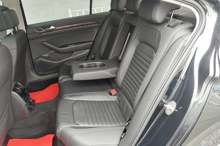 Used Volkswagen Magotan 2019 330TSI DSG Luxury Model China V Standard Left Rear Seat