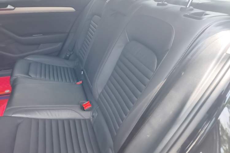 Used Volkswagen Magotan 2019 280TSI DSG Comfort Model China VI Standard Left Rear Seat