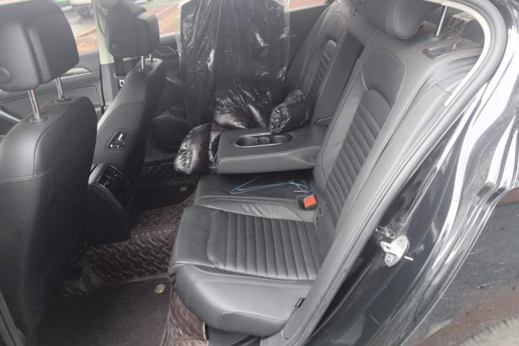 Used Volkswagen Magotan 2019 380TSI DSG Luxury Model China V Standard Left Rear Seat