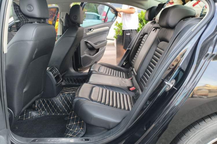 Used Volkswagen Magotan 2019 280TSI DSG Comfort Model China V Standard Left Rear Seat