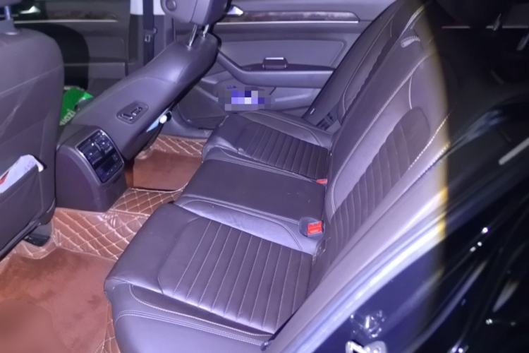Used Volkswagen Magotan 2019 330TSI DSG Luxury Model China V Standard Left Rear Seat