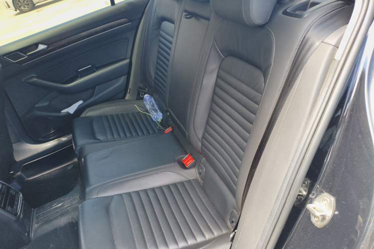 Used Volkswagen Magotan 2019 330TSI DSG Luxury Version China VI Standard Left Rear Seat