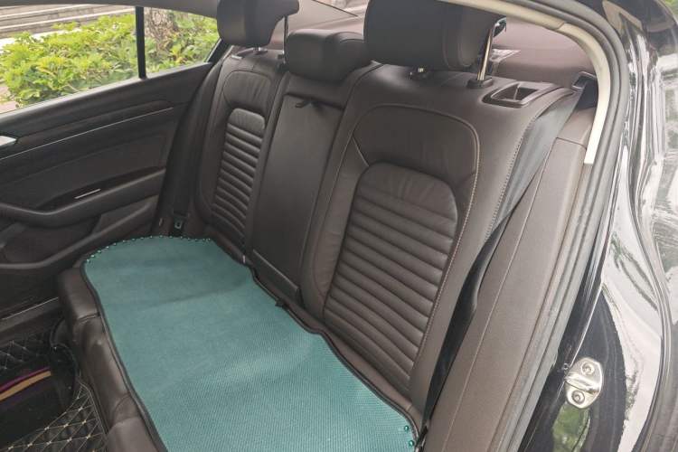 Used Volkswagen Magotan 2019 330TSI DSG Luxury Model China V Standard Left Rear Seat