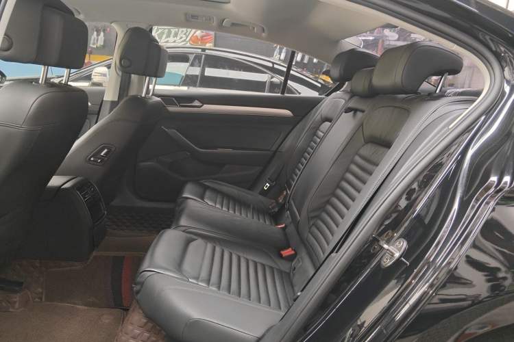 Used Volkswagen Magotan 2019 330TSI DSG Leading Edition China V Standard Left Rear Seat