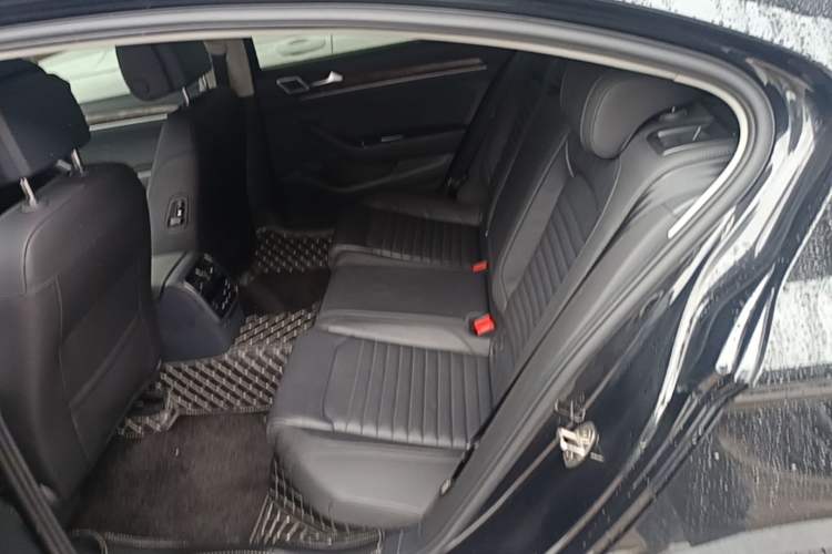 Used Volkswagen Magotan 2019 330TSI DSG Luxury Model China V Standard Left Rear Seat