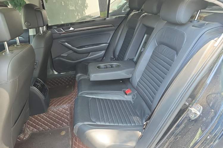 Used Volkswagen Magotan 2019 330TSI DSG Luxury Version China VI Standard Left Rear Seat