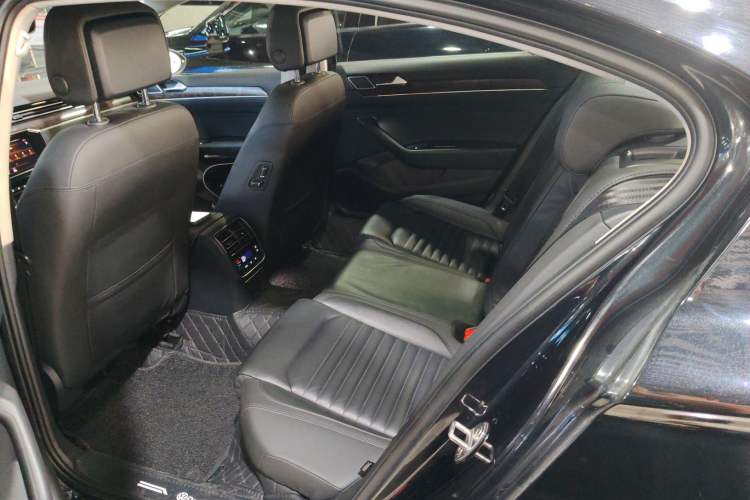 Used Volkswagen Magotan 2019 330TSI DSG Luxury Version China VI Standard Left Rear Seat