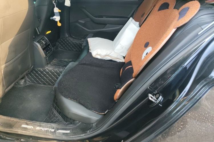 Used Volkswagen Magotan 2019 380TSI DSG Prestige Model China V Standard Left Rear Seat