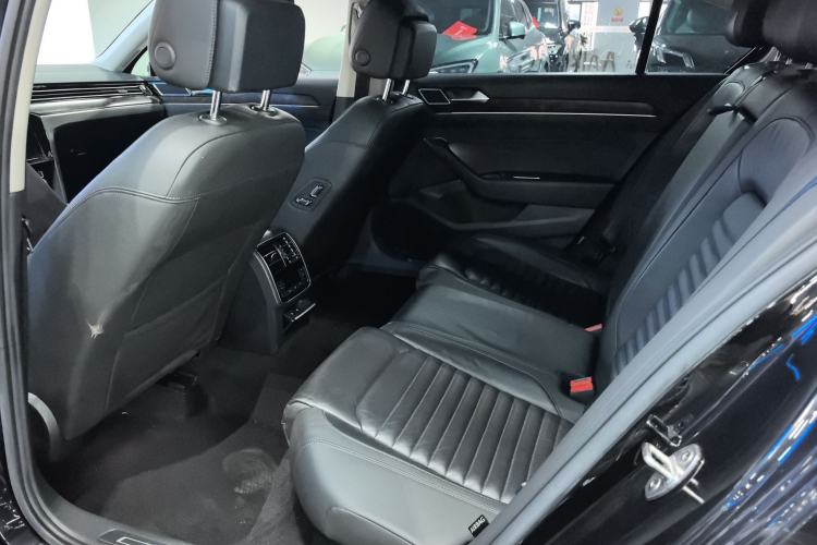 Used Volkswagen Magotan 2019 330TSI DSG Luxury Version China VI Standard Left Rear Seat