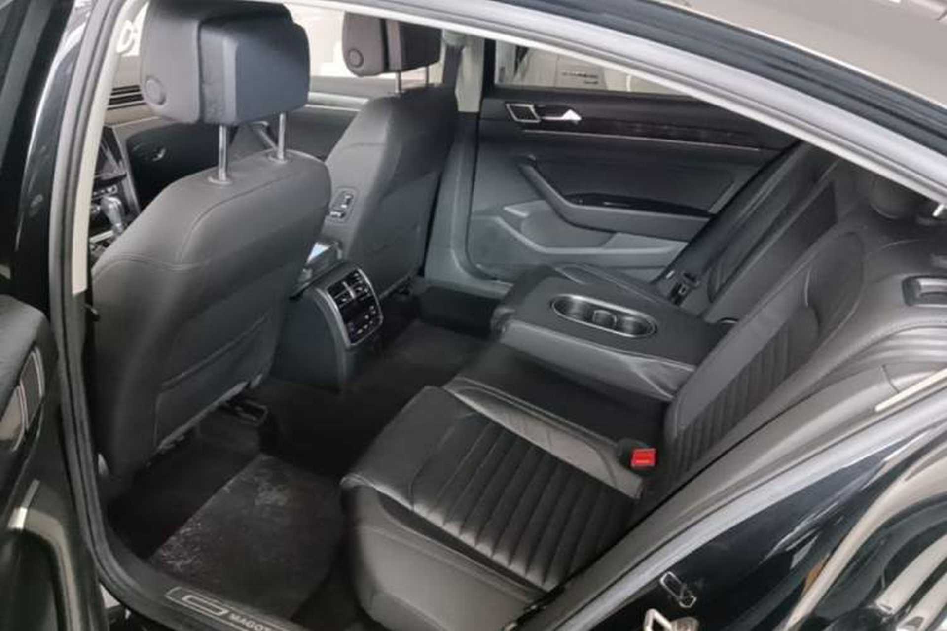 Used Volkswagen Magotan 2019 330TSI DSG Luxury Model China V Standard Left Rear Seat
