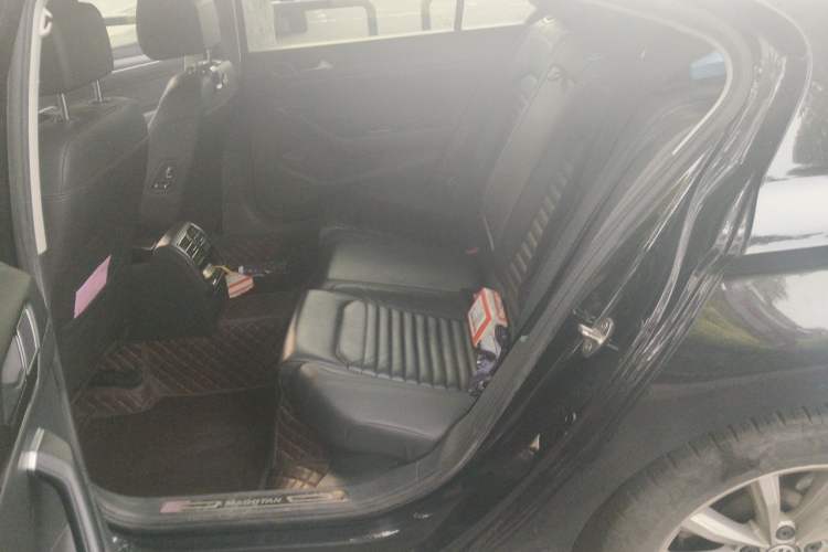 Used Volkswagen Magotan 2019 330TSI DSG Leading Edition China V Standard Left Rear Seat