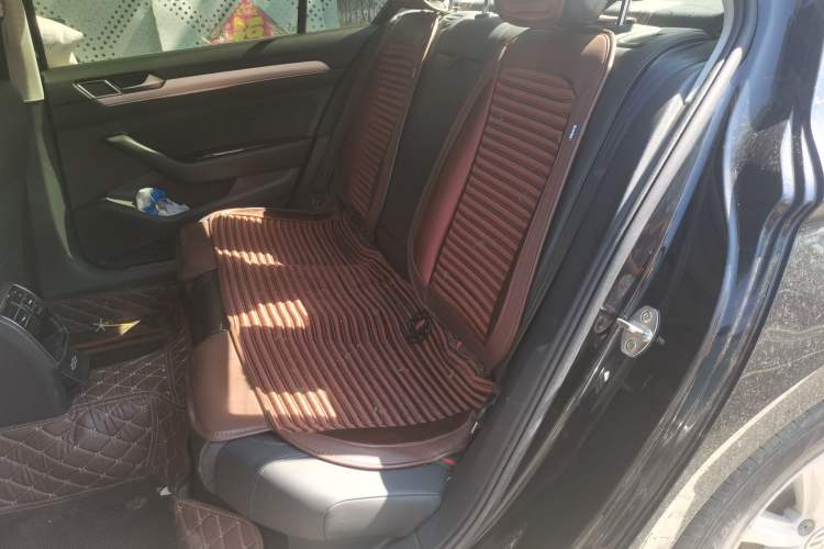 Used Volkswagen Magotan 2019 330TSI DSG Leading Model China VI Standard Left Rear Seat
