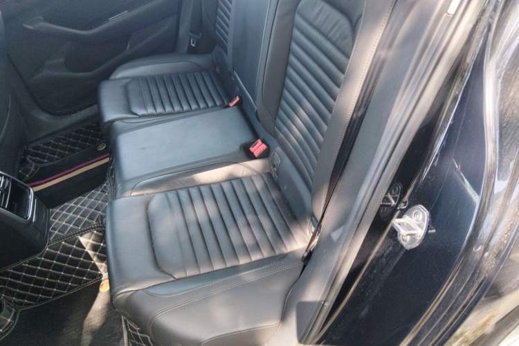 Used Volkswagen Magotan 2019 330TSI DSG Leading Edition China V Standard Left Rear Seat