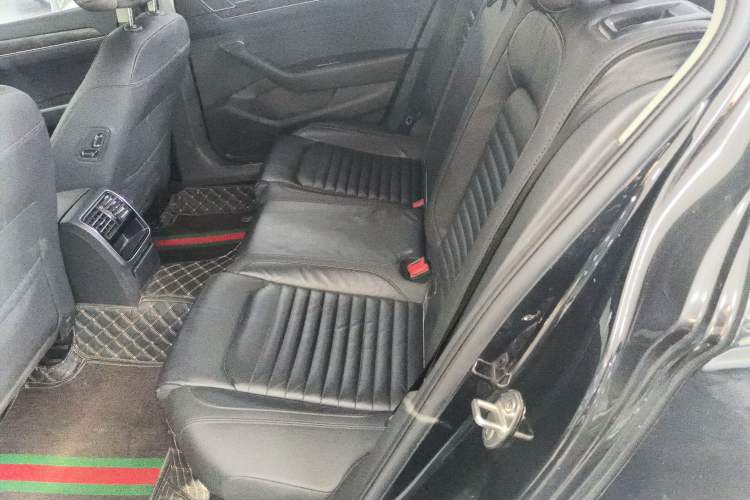 Used Volkswagen Magotan 2019 330TSI DSG Leading Model China VI Standard Left Rear Seat