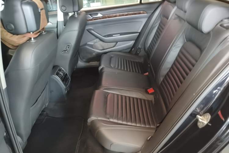 Used Volkswagen Magotan 2019 330TSI DSG Luxury Version China VI Standard Left Rear Seat