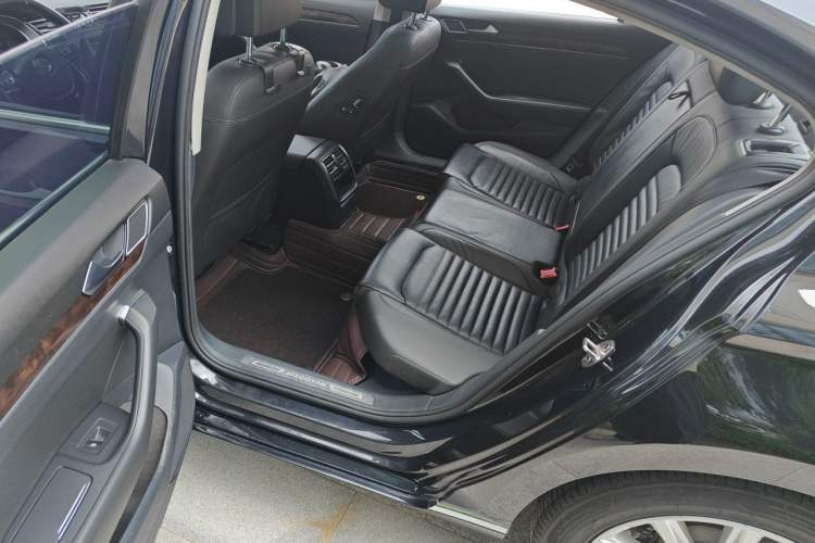 Used Volkswagen Magotan 2019 330TSI DSG Leading Model China VI Standard Left Rear Seat