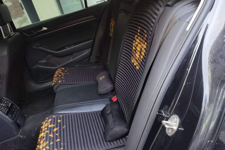 Used Volkswagen Magotan 2019 330TSI DSG Luxury Version China VI Standard Left Rear Seat