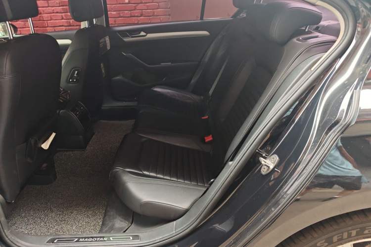 Used Volkswagen Magotan 2019 330TSI DSG Leading Model China VI Standard Left Rear Seat