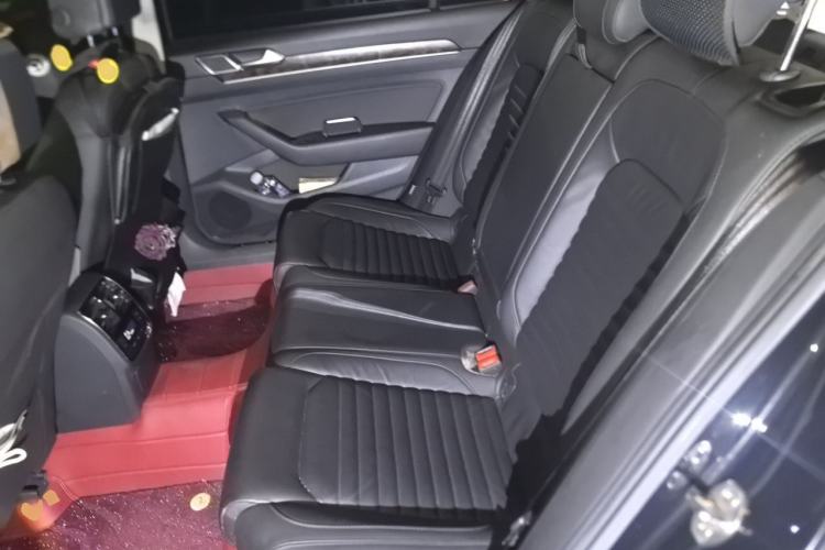 Used Volkswagen Magotan 2019 330TSI DSG Luxury Model China V Standard Left Rear Seat
